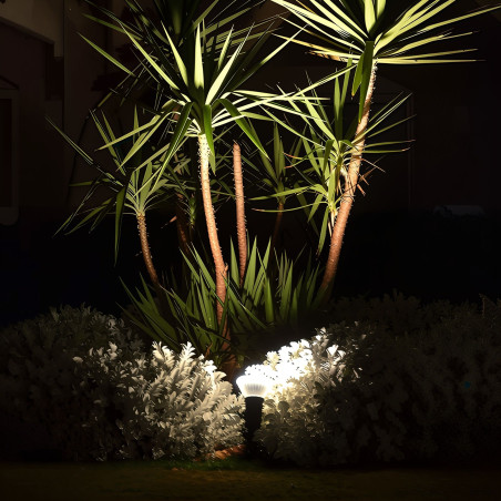 Messa a fuoco esterna E27 con spiedino IP65